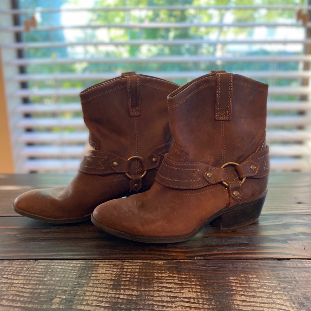 Women’s midi cowboy boots